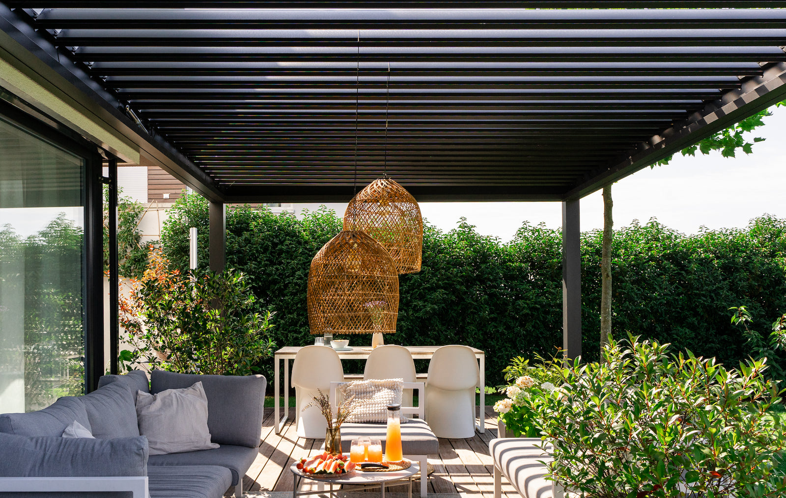 Covered Patio: Ideal for Enhancing Outdoor Areas!