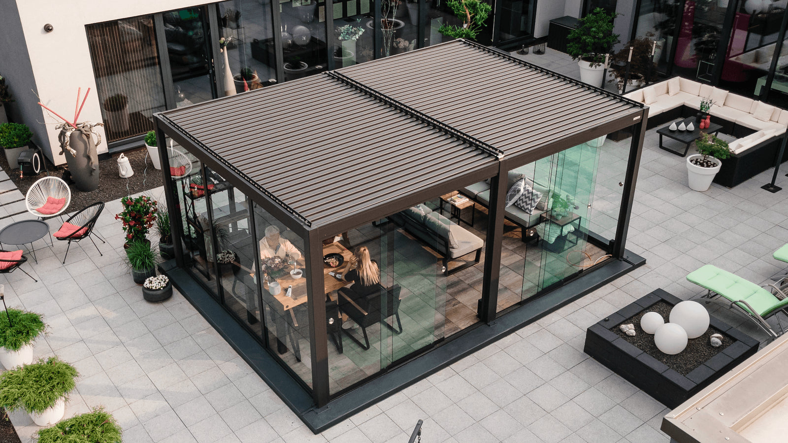 Maximising Comfort and Style: The Advantages of Installing a Louvred Pergola
