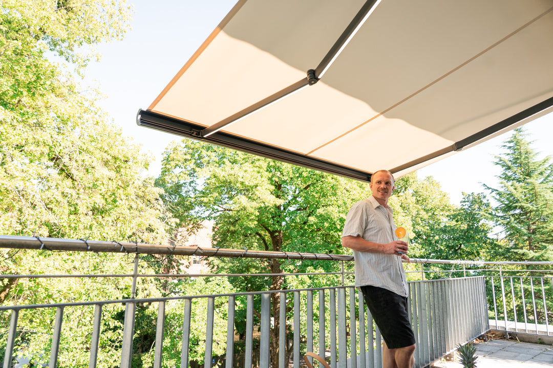 retractable awning ideas, awning uses summer, outdoor awning Australia, retractable awning benefits, shade awning backyard